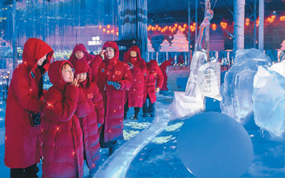 室內冰雪游成暑期消費亮點