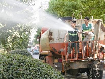 黃石城區樹木花草紛紛中暑 專家：10點后別澆水