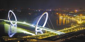 青奧濱江步行橋“南京眼”成最熱景點(diǎn)