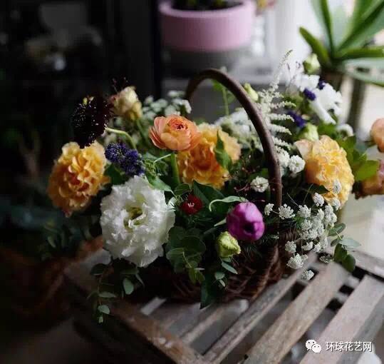 插花欣賞：一大波兒美美的韓式花籃