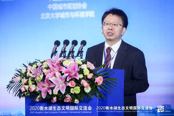 北京大學(xué)城市與環(huán)境學(xué)院院長(zhǎng)賀燦飛致辭