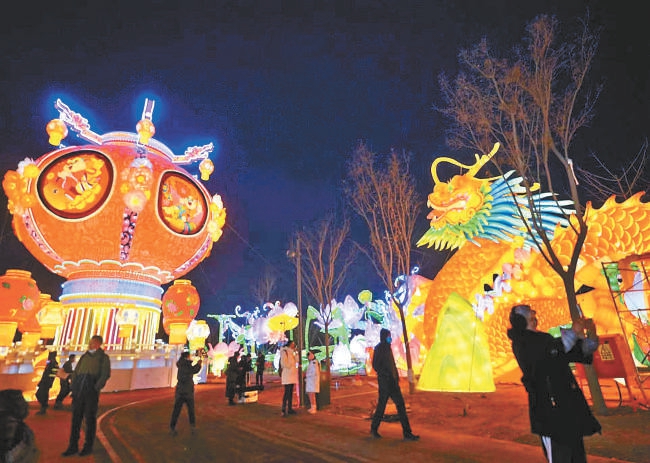 充滿中國元素展現鮮明特色 龍年花燈點亮夜京城