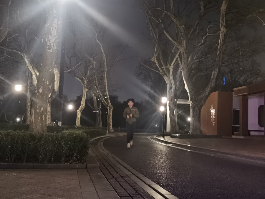 24小時公園不斷建成 會有多少人來夜游？